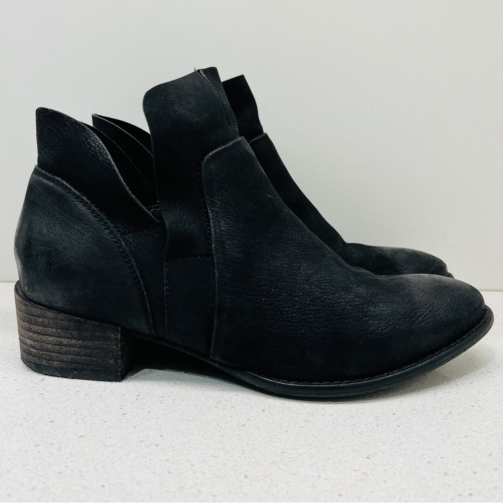 Seychelles Black Cutout Suede Ankle Boots
